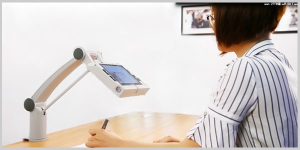 Zoomax Snow 7 HD Plus Handheld Video Magnifier for Low Vision