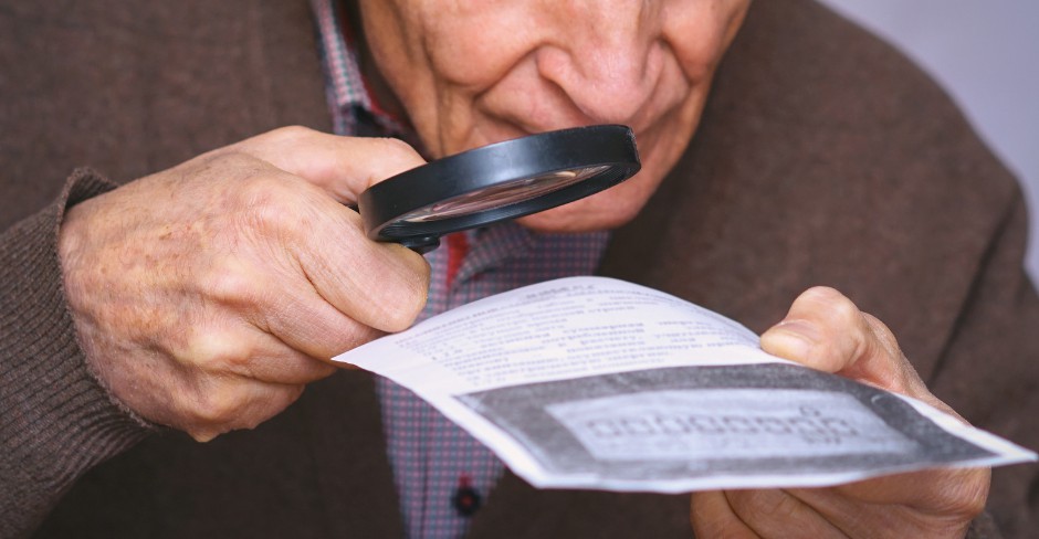 traditional optical magnifier for low vision people